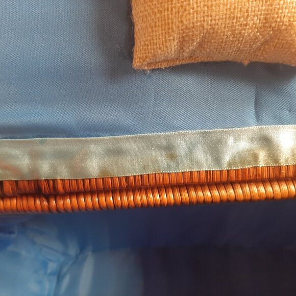 Vintage 1970s Colourful Sewing Box Craft Hobby Storage Wicker Basket - Picture 5 of 15